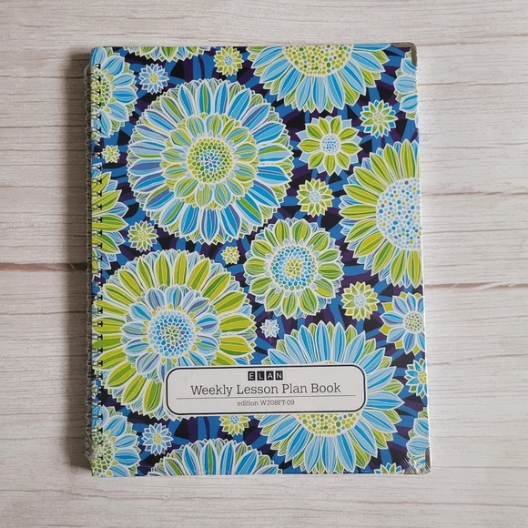 HARDCOVER 8 Period Teacher Lesson  Plan; Days Vertically Down the Side (W208) - Picture 8 of 9